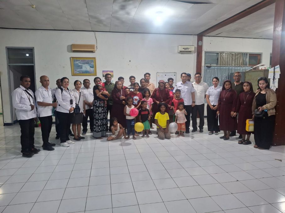 Dinsos Provinsi NTT bersama Dinsos Kota Kupang Cepat Tanggap Evakuasi 23 Korban Kebakaran Panti Asuhan Holly Angel